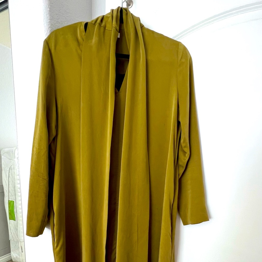 Cos dress with ribbon.
